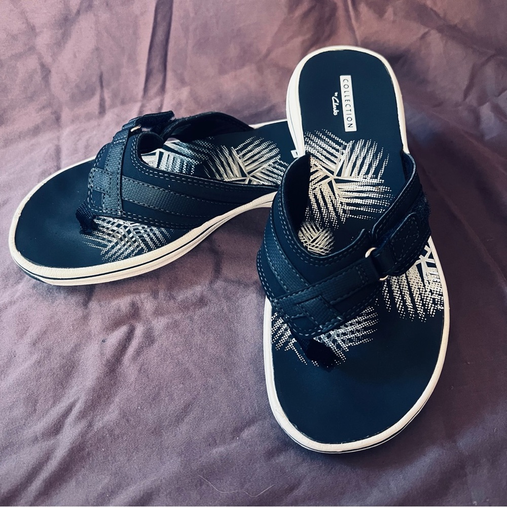 Clark’s Collection Navy Blue Sandals size 6